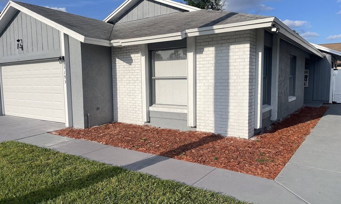 Indian Wells House | Family-Friendly Disney Getaway