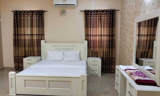 D.H.A. House | Family-Friendly Fully Furnished Room Like Home - Queen Bed