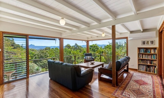 Farrants Hill House | Family Friendly Home on Farrants Hill