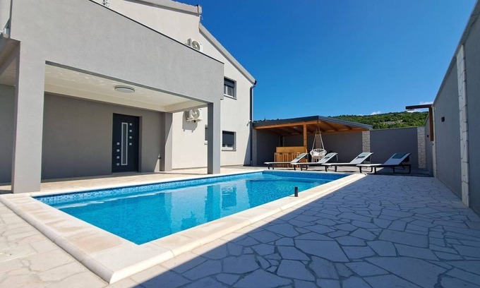 Maslenica House | Family friendly house with a swimming pool Maslenica, Novigrad (K-24641)