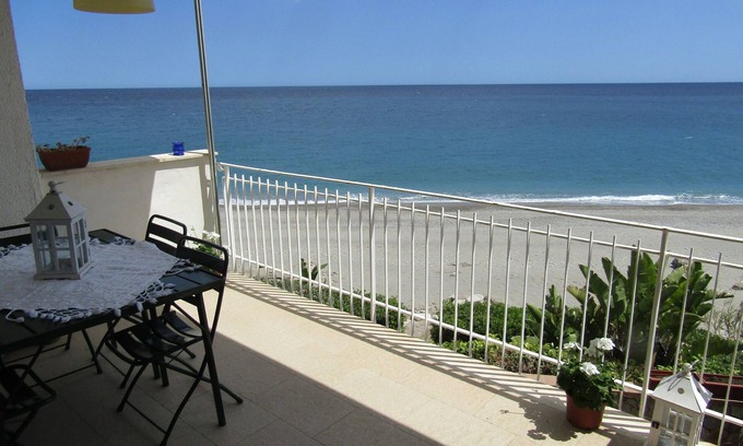 Letojanni Apartment | Family friendly and romantic apartment on the beach near Taormina
