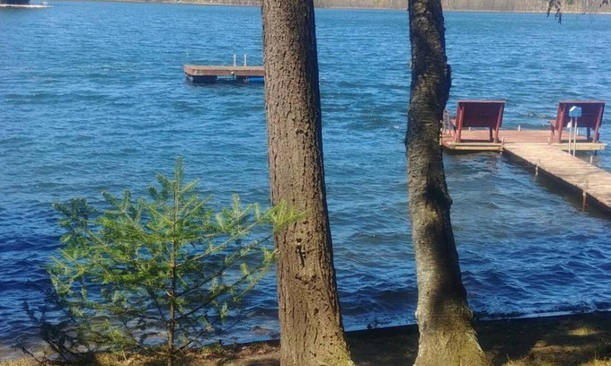 Pickerel Cottage | Family friendly lakefront cottage