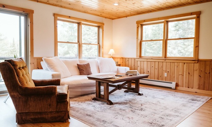 Bethel Cabin | Family-friendly, Luxury Log Cabin Nestled in the Woods - 10 Mins to Sunday River