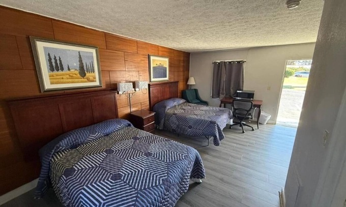 Danville Hotel | Family-Friendly Room Near Riverwalk & Danville Sites, Pets Welcome & Parking