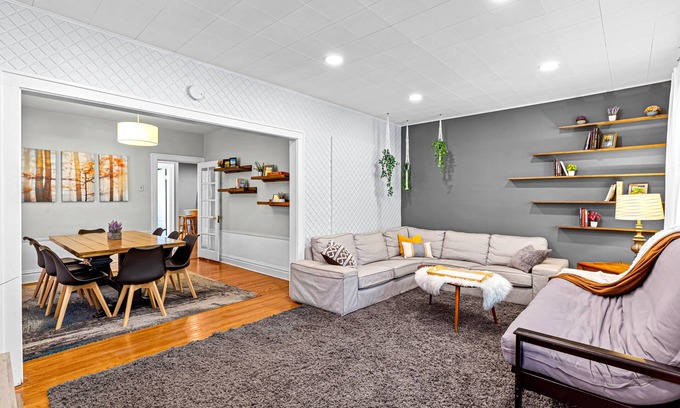 Southwest Garden Apartment | Family Friendly, Safe & Comfy near Botanical Gardens and Tower Grove Park