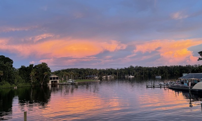 Homosassa House | Family Friendly Scalloping Dream with 30ft of Dockage!