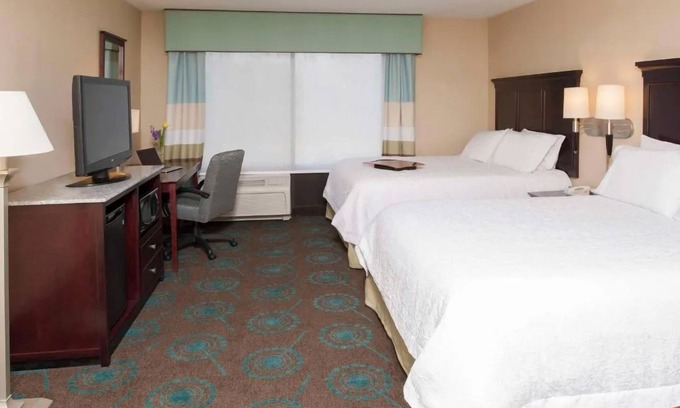 South Bend Hotel | Family-Friendly Suite w/Full Kitchen & Pool Access – Close to Notre Dame