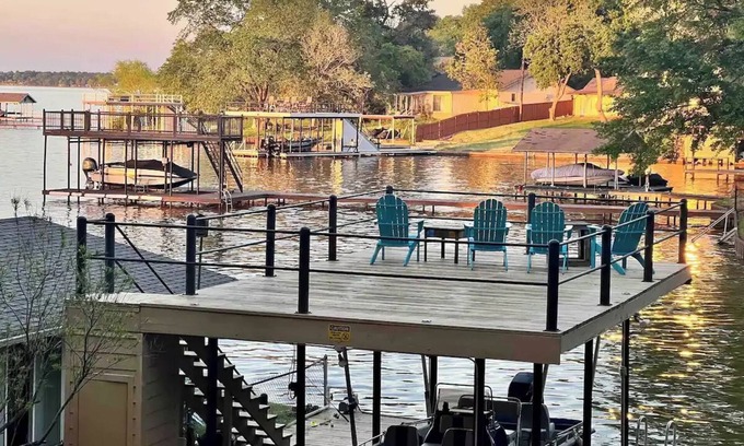 Carolyn Estates House | Family friendly Wisdom Tree Lake House