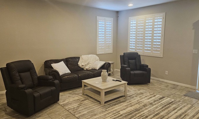 North Las Vegas House | Family friendly home. Perfect for snowbirds. Only 20 min to strip. Pool/hot tub.