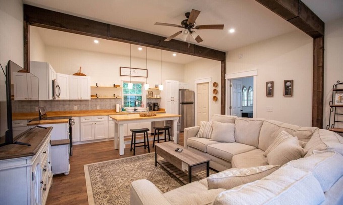 West Jefferson Other | Family-Friendly Barn Retreat in West Jefferson, NC