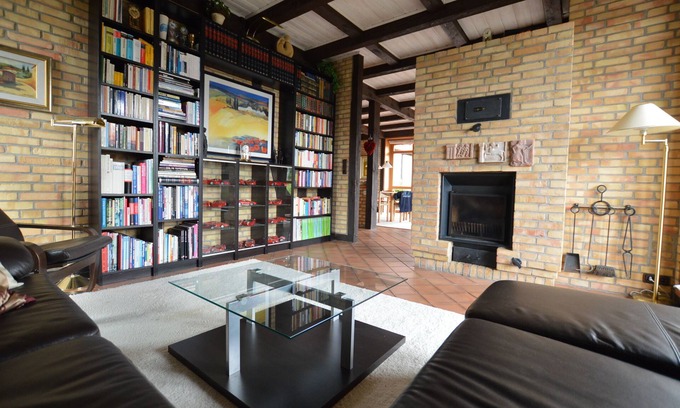 Neustadt in Holstein House | Family-friendly vacation home in Pelzerhaken with garden, spacious living area and