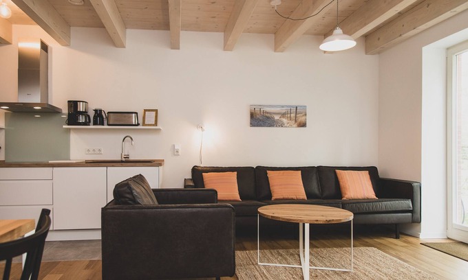 Upleward Apartment | "Family-friendly vacation apartment with garden and close to the North Sea!"