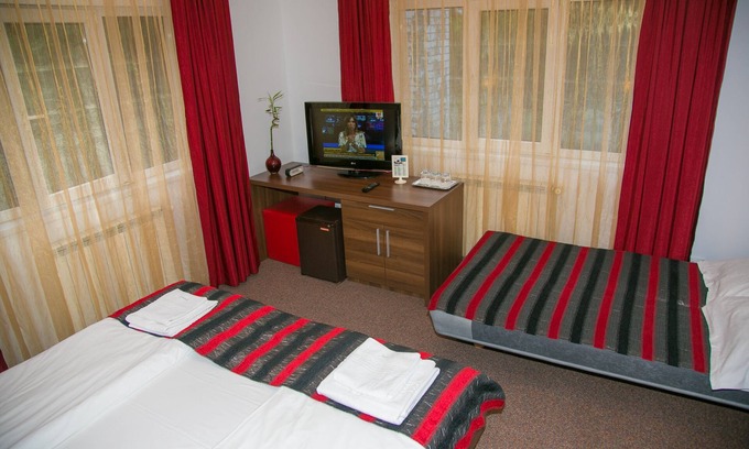 Predeal Villa | Family friendly villa, restaurant, playgrounds, large yard, ski resort