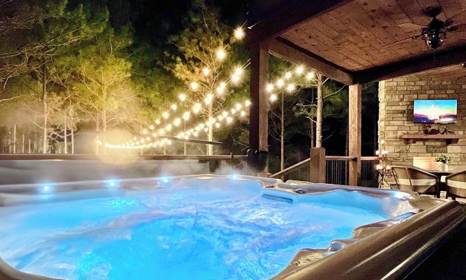 Pickens Cabin | Family Fun, Arcade Game, Disk Golf, Hot Tub, Play set