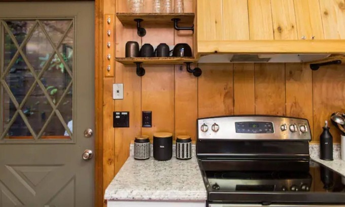 Mill Ridge Cabin | Family Fun Cabin Great Location Pool & Tennis