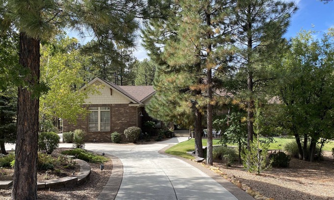 Sierra Pines House | Family Getaway in the Pines