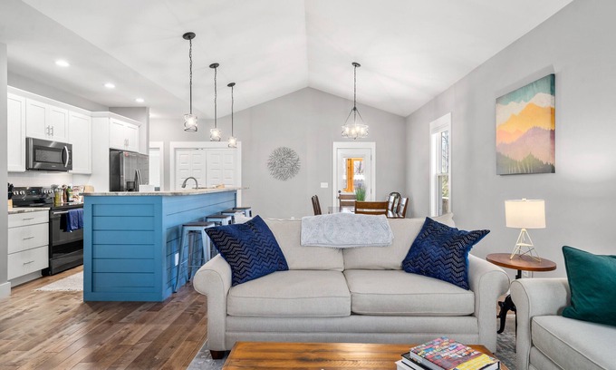 Black Mountain House | Family Hearth & Paws Bungalow, fenced yard, EV