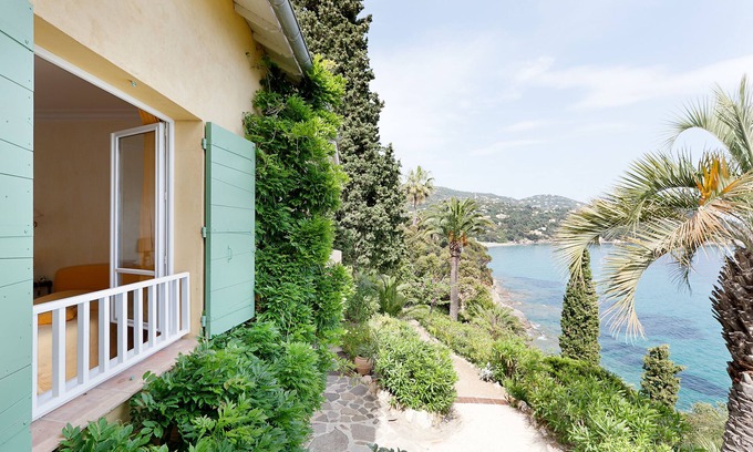 Rayol-Canadel-sur-Mer House | Family house with direct access to the sea