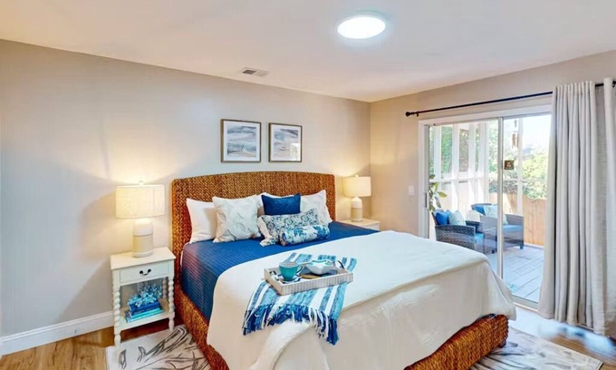 Whitemarsh Island House | Family Home between Downtown & Tybee - BR/2BA Home, Sleeps 6
