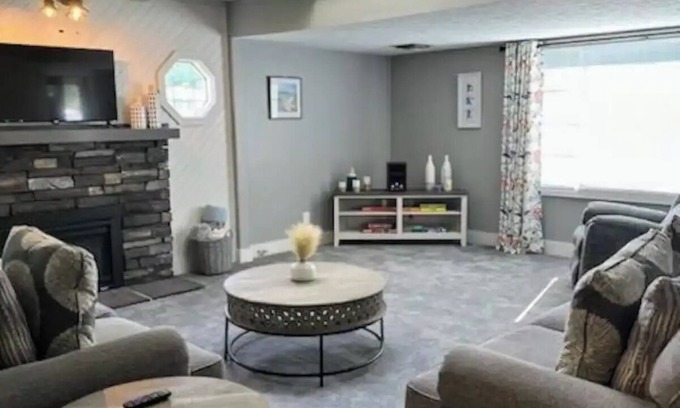 Vermilion House | Family Home Near Top Attractionsnn