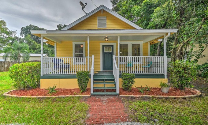DeLand House | Family Home Walk to Downtown and Stetson Univ!