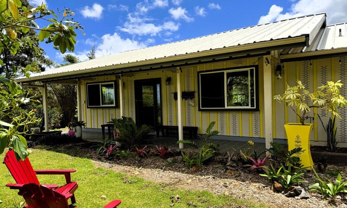 Kukuihaele House | Family House by the Waterfall - Private, Countryside, Waipio, Stream, WiFi, Laundry