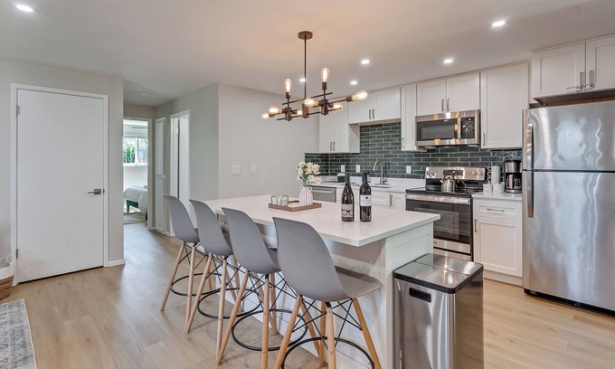 Brentwood-Darlington House | Family & Pet-Friendly 2-bedroom house in walkable Portland w/King bed, AC, WiFi