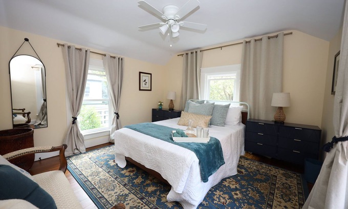 Wallingford Center House | Family, pet friendly downtown New England charmer. Mins from Yale, Choate, QU.