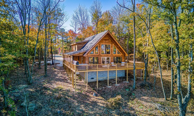 Jasper Cabin | Family Retreat in this Gorgeous Log Cabin overlooking the Arkansas Grand Canyon!