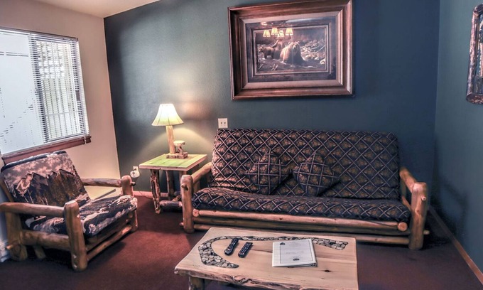 Fall River Estates Ski Chalet | Family Sized 1 Bedroom Chalet, sleeps up to 6
