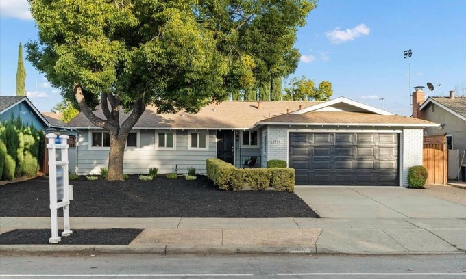 West San Jose House | Family-sized 3b SFH, Pet friendly, big backyard, & 5 mins to Santana row!