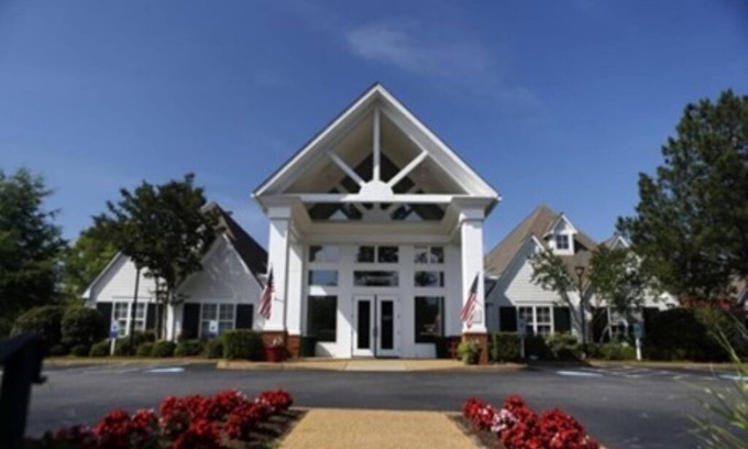 Lackey House | Family sized townhouse near Busch Gardens, Water Country, Colonial Williamsburg