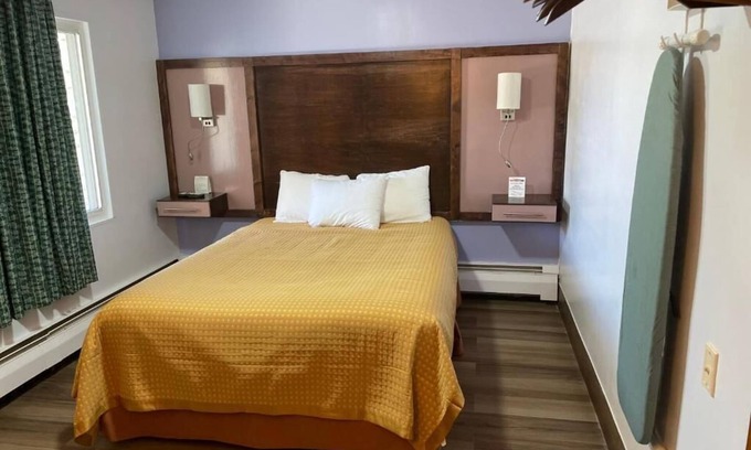 North Tonawanda Hotel | Family Suite w/Free Parking - Close to Niagara Falls Attractions, Scottish Inns