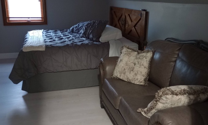 Rockmart Bed & Breakfast | Family Suite with King & 4 adult bunk beds at Becks Lake
