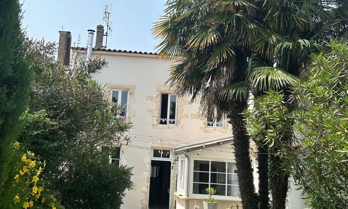 Marennes House | Family villa near the ocean, sleeps 10, pets welcome!