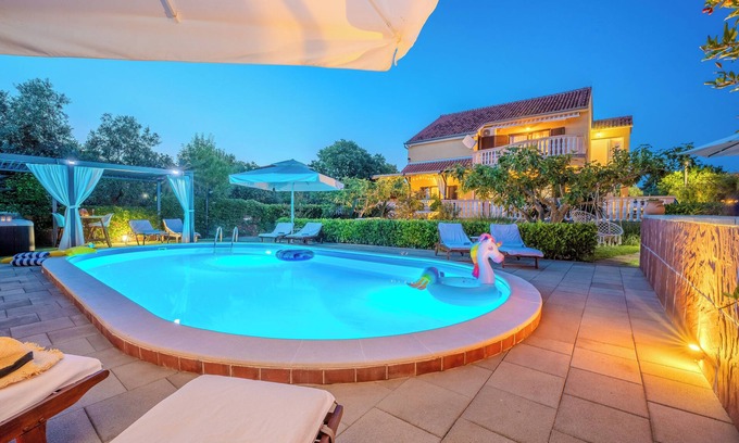 Polaca House | Family villa with large private pool, whirlpool, sauna and gym