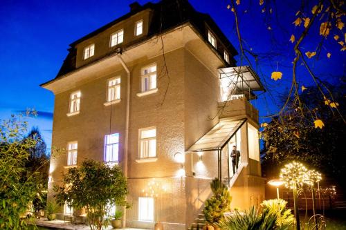 Nonntal Villa | Family Wellhouse Green Garden Salzburg, up to 16 pax, BBQ, sunbeds, bikes