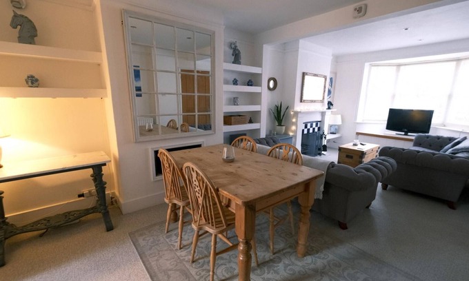 Arundel Cottage | Fantastic 2BD Holiday Cottage West Sussex