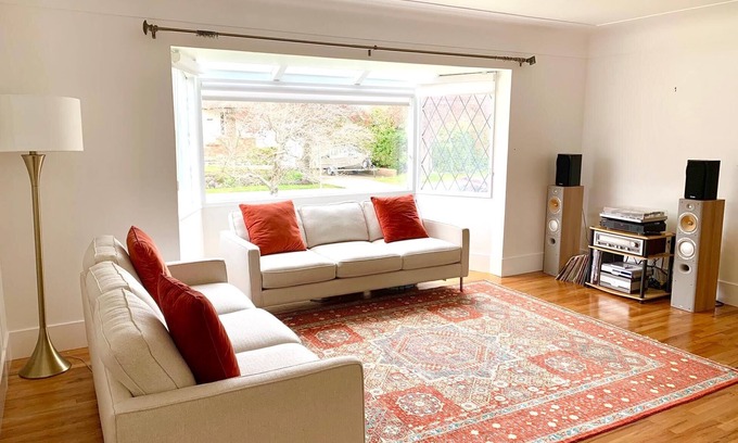 Gonzales House | Fantastic 3 bedroom home in beautiful Fairfield/Gonzales Victoria