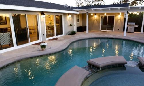 Anaheim Resort House | Fantastic 6 bedroom, 45 bath home (4 master Suites), pool home