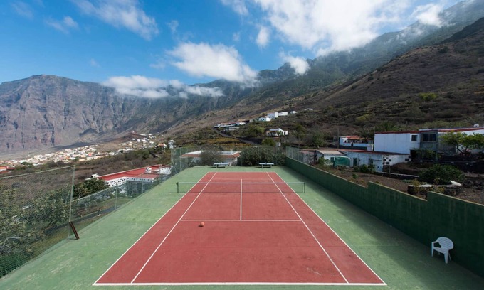 Tigaday Apartment | Fantastic Apartment for 4 guests Views, Pool, Tennis and BBQ