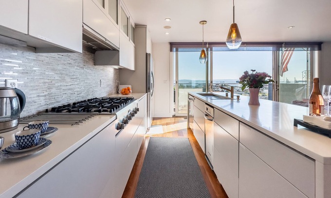 Potrero Hill Apartment | Fantastic Bay Views spectacular home, close to Chase Center/Mission Bay/Oracle