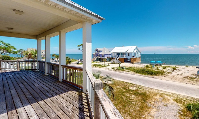 Audubon Place House | Fantastic beachfront home with full kitchen, central AC, & washer/dryer