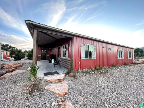 Monticello House | Fantastic Cabin with Fire Pit and Barbecue in Monticello, Utah
