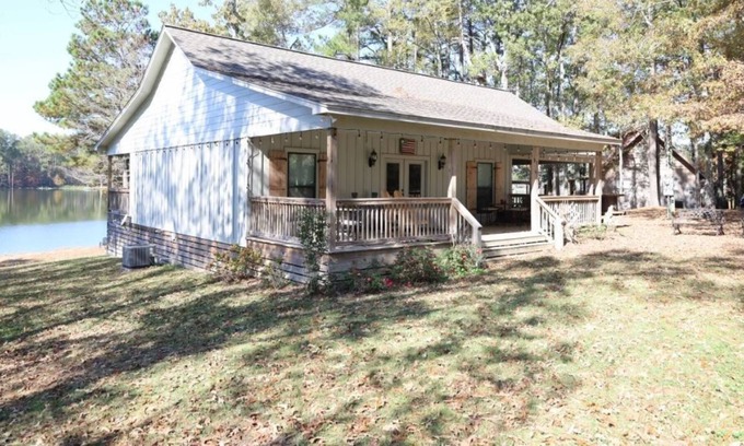 Mayhew House | Fantastic Lakehouse perfect for MSU ballgame weekend!