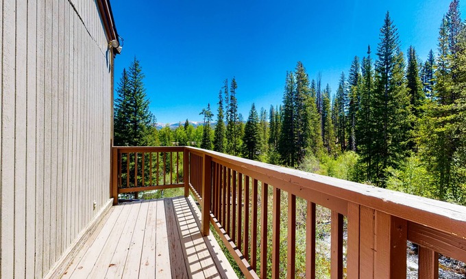 Winter Park House | Fantastic mountain condo near the slopes with creek views