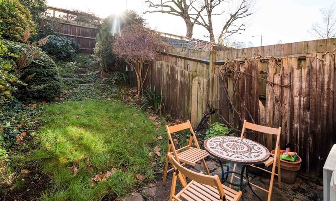 Poplar House | Fantastic Stay In Canary Wharf - 2 Bedrooms