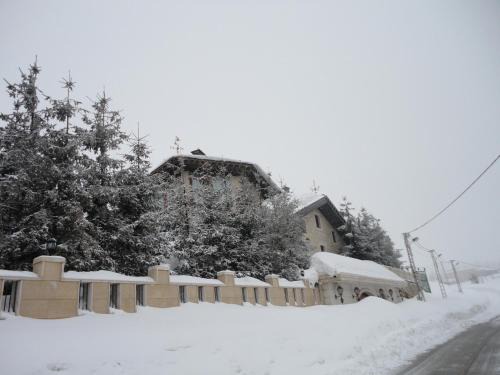 Kfardebian Hotel | Faqra Palace
