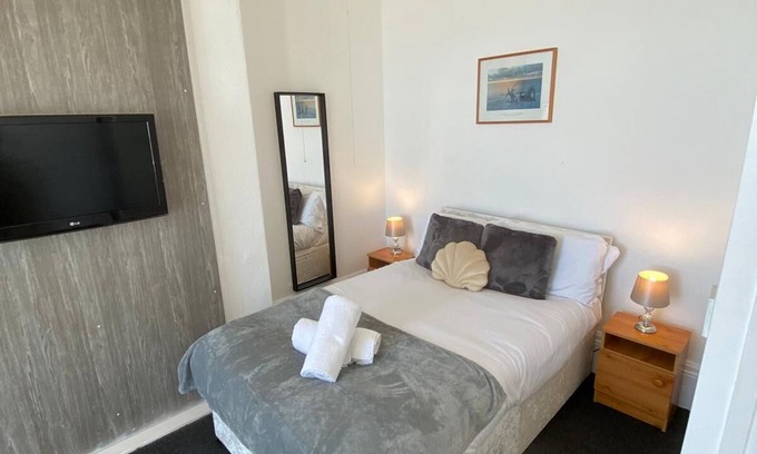 Bridlington Old Town Apartment | Farina No1, Sea view studio sleeping 2 guests