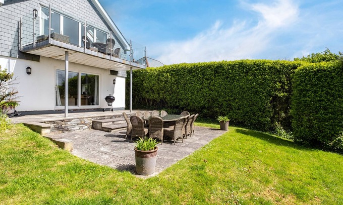 Trebetherick Cottage | FARLANDS, pet friendly, with a garden in Daymer Bay